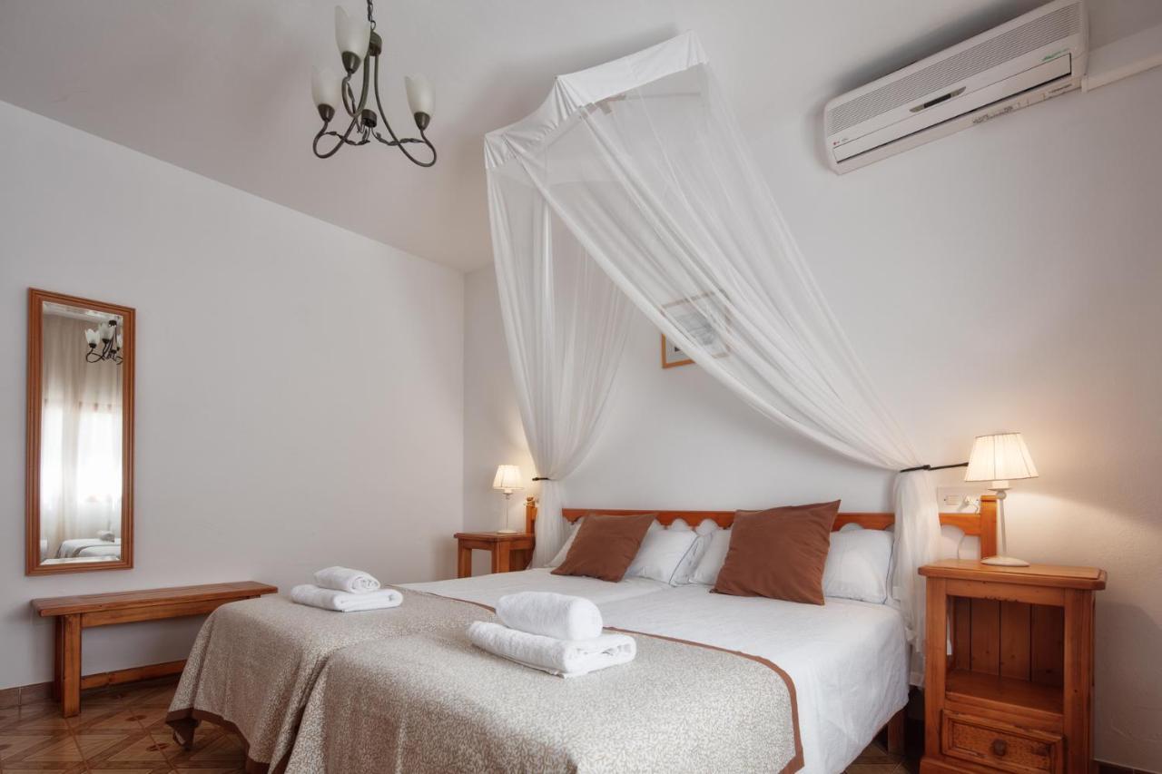 Alojamientos Turisticos Cardona - Apartamento 1 Hab. Standart Es Pujols Esterno foto